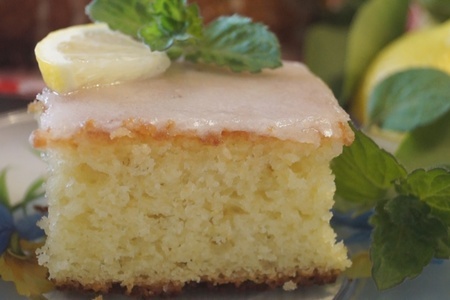 Фото к рецепту: Наивкуснейший лимонный пирог. быстро, просто и безумно вкусно! 