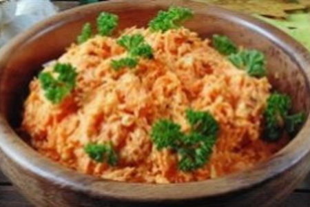 Фото к рецепту: Салат морковный с орехами
