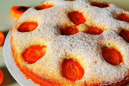 Воздушный и нежный пирог с абрикосами