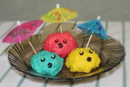 Дети готовят десерт angry birds