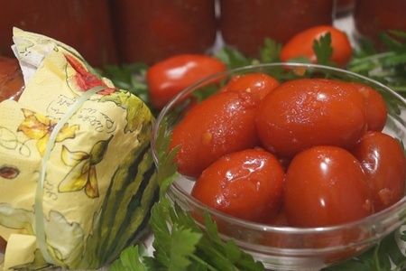 Фото к рецепту: Самый простой способ томаты в собственном соку, без стерилизации, уксуса и кислоты.