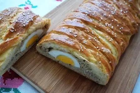 Бездрожжевой пирог с мясом и яйцом