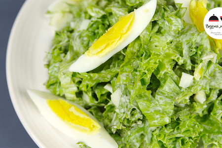 Зеленый салатик практически из ничего. пока не попробуешь, не поверишь, что это таак вкусно!
