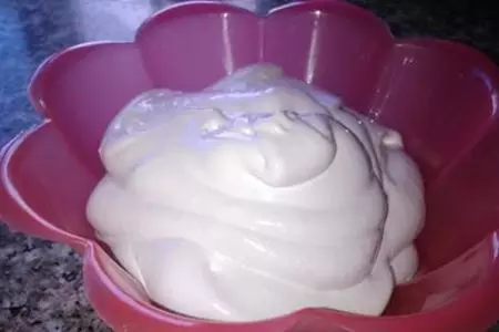 Крем из белков и сахара