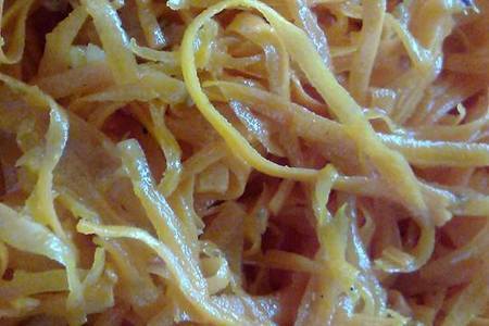 Фото к рецепту: Морковка по-корейски очень простая в приготовлении и вкусная