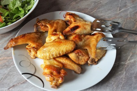 Куриные крылышки в медово-соевом соусе в духовке+ идея обеда.