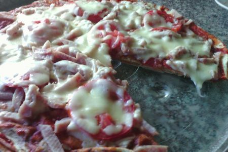 Фото к рецепту: Пицца за 10 минут из тонкого лаваша