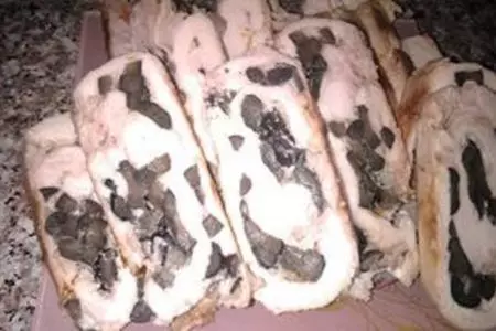 Куриный рулет c маслинами