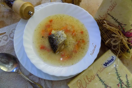 Рыбный суп с кефалью на курином бульоне.