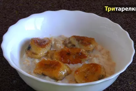 Овсяная каша с карамелью и бананом