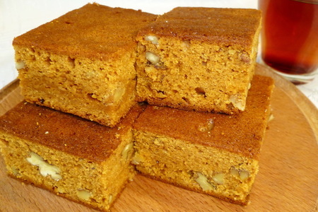 Фото к рецепту: Карамельный пирог с орехами - простой и быстрый рецепт