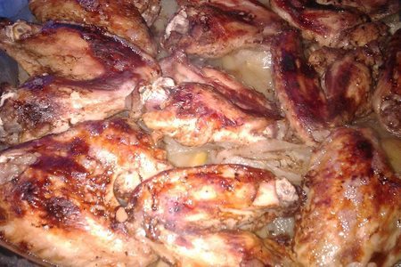 Вкусные куриные крылья с картошкой в духовке
