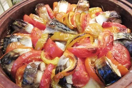 Скумбрия с овощами в духовке