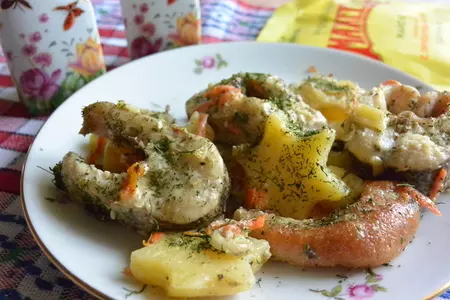 Щука с картошкой под майонезом