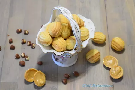 Орешки с варёной сгущенкой и фундуком.
