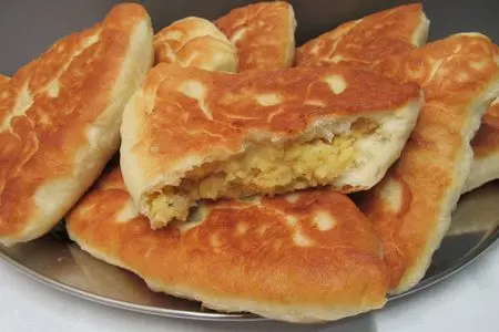 Постные пирожки с горохом на сковороде