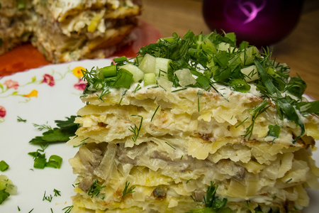 Фото к рецепту: Закусочный торт "а-ля драник" с грибами и сыром.