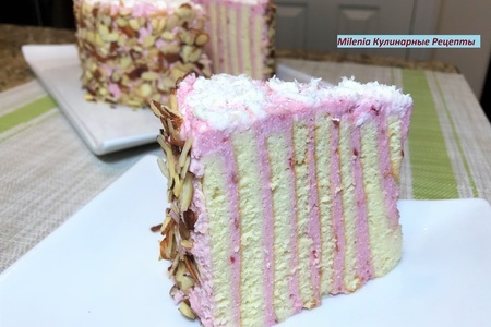 Праздничный  торт  нежность с творожно- ягодным кремом. 