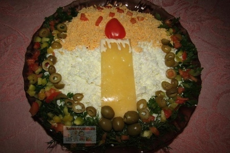 Новогодний салат «свеча» с ветчиной, грибами и сыром