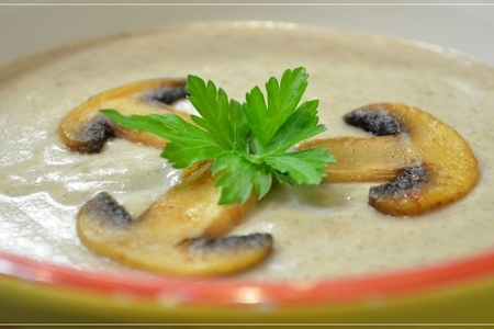 Фото к рецепту: Крем-суп из шампиньонов и картофеля (в мультиварке)