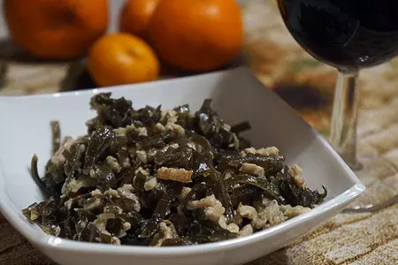 Салат из морской капусты со свининой