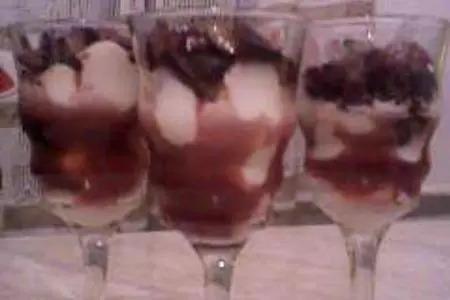 Мороженое со сливами
