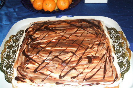 Пирог с шоколадом и вишней