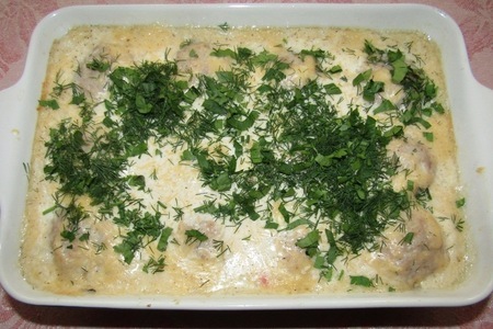 Фото к рецепту: Тефтели в молочно-сырном соусе 