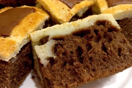 Пирог подушки или стеганое одеяло. простой и вкусный пирог. шоколадно-творожное тесто