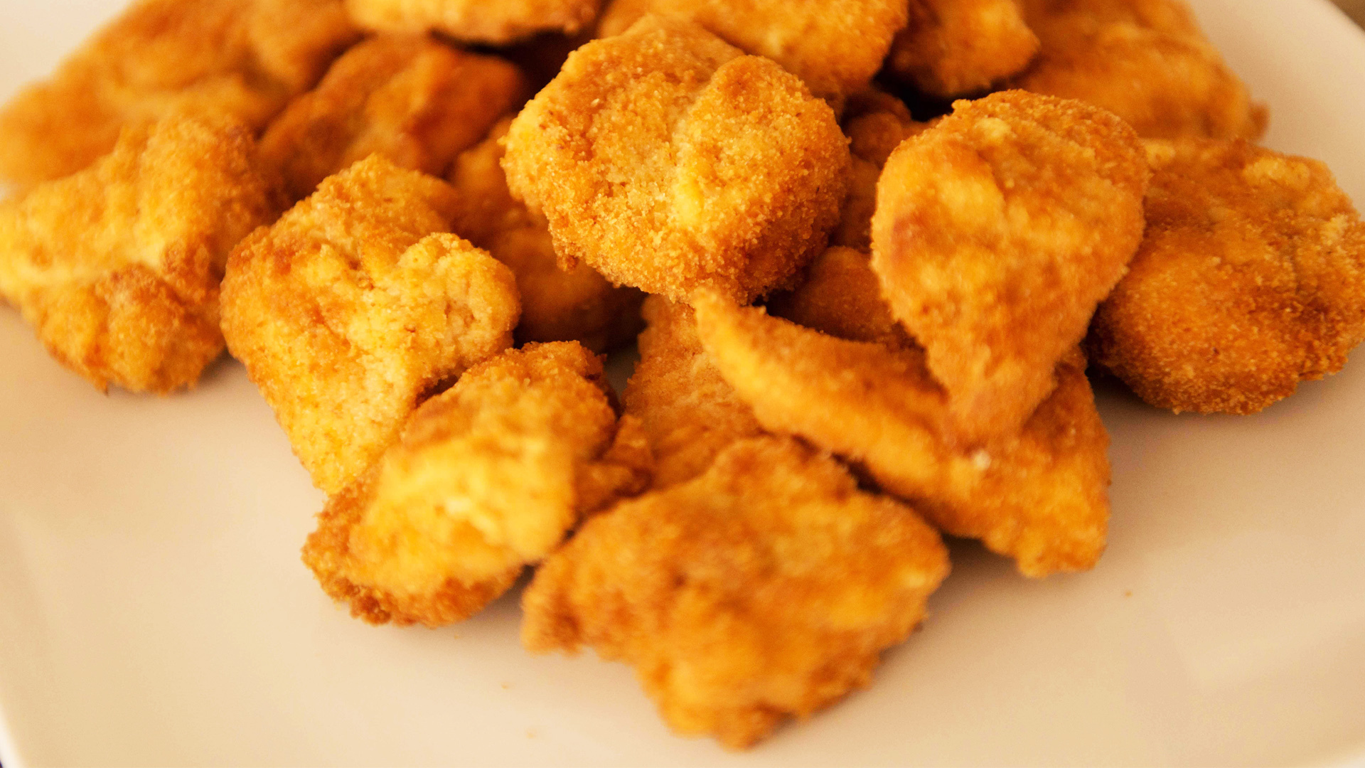 Наггетсы. Наггетсы куриные Чикен. Chicken Nugget. Куриный Наггетс Иисус. Домашние наггетсы рецепт в духовке