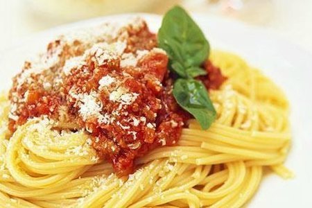 Мясное рагу болоньезе для спагетти и другой пасты