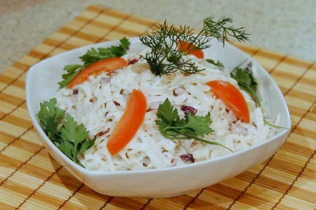 Фото к рецепту: Салат "узбекистан" из черной редьки и мяса