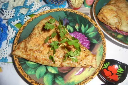 Блинные "пирожки" с куриной печенью и луком