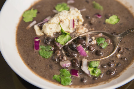 Фото к рецепту: Постный суп с черной фасолью и тофу
