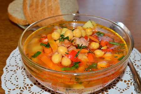 Фото к рецепту: Суп с нутом и овощами