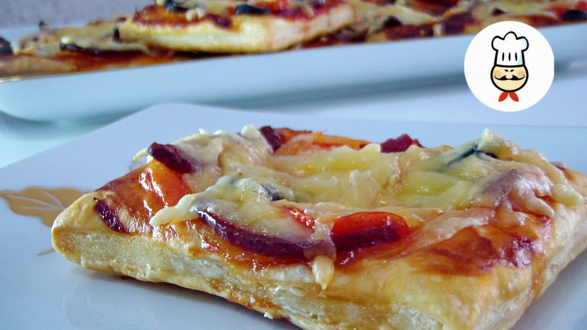 пицца с грибами и колбасой и помидорами и с сыром в духовке со слоеным тестом фото 107