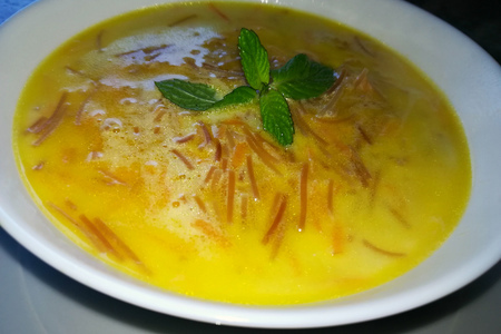 Фото к рецепту: Быстрый суп без мяса // суп с вермишелью