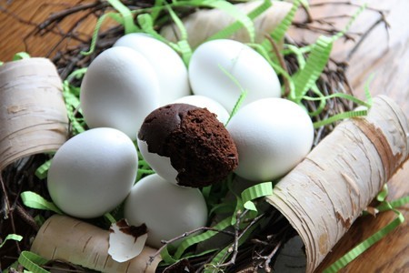 Шоколадный кекс в яичной скорлупе
