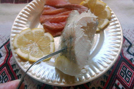 Фото к рецепту: Заливное вербный судачок с красной рыбкой.