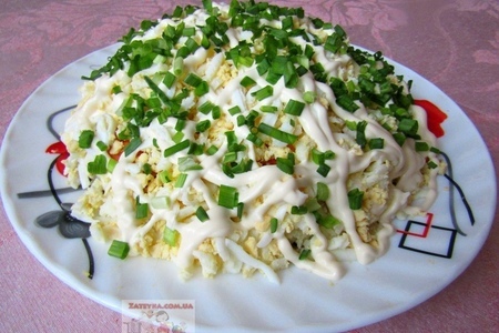 Слоёный салат со шпротами 