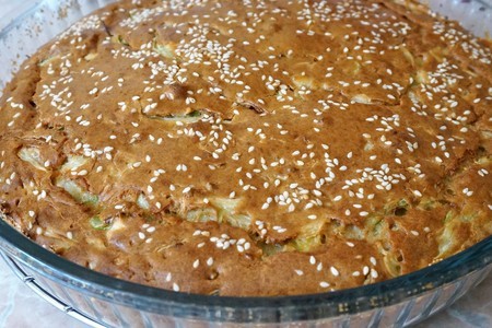 Фото к рецепту: Ленивый капустный пирог