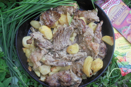 Запеченный кролик с картофелем на горчичном маринаде махеев