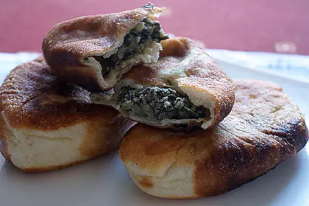 Пирожки с папоротником и картофельным пюре