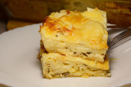 Фото к рецепту: Пирог из лаваша и сыра