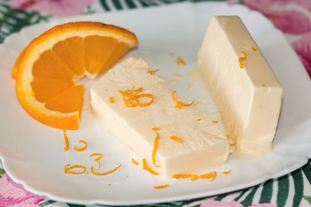 Фото к рецепту: Домашнее мороженое – апельсиновое семифредо