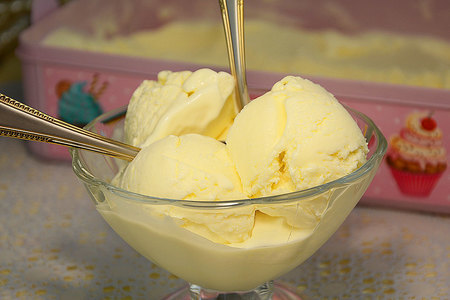 Домашнее сливочное мороженое (пломбир)