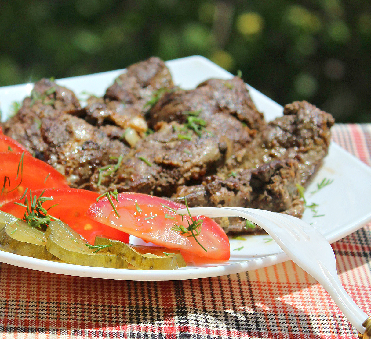 Маринованная печень рецепт. Блюда из куриной печени. Горячие блюда из куриной печени. Шашлык печень. Шашлык из печени.