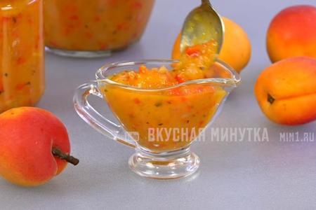 Фото к рецепту: Абрикосовый кисло-сладкий соус на зиму за 5 минут! 