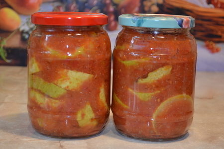 Фото к рецепту: Кабачки в томатном соусе // заготовка на зиму