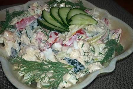 Фото к рецепту: Салат "бахор" с куриной грудкой и свежими овощами
